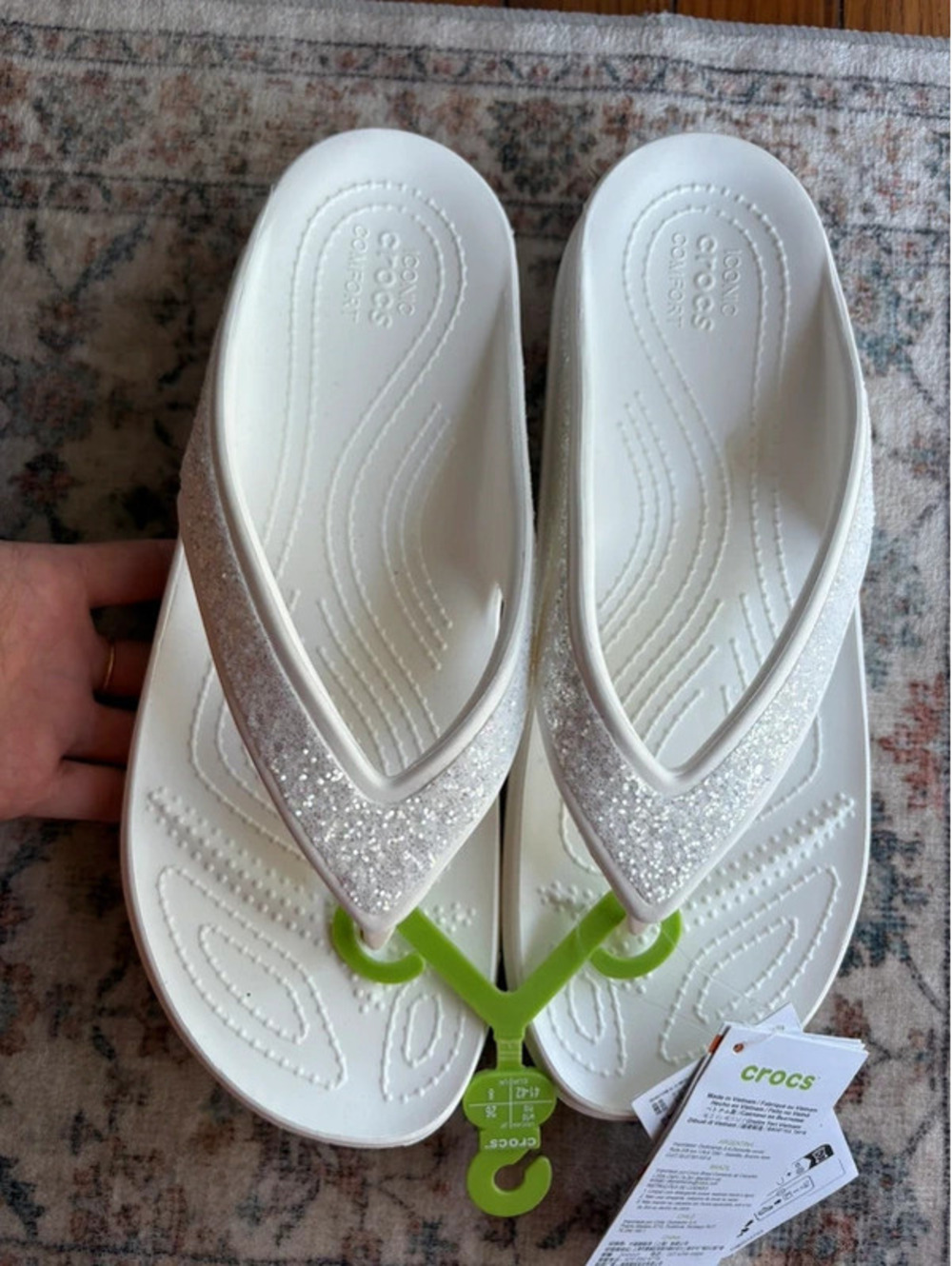 Womens 10 White Sparkly Flip Flop Crocs NEW - Picture 2 of 3